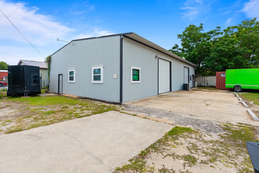 More Photos Of 15601 Old US Highway 441, Tavares Warehouse For Lease