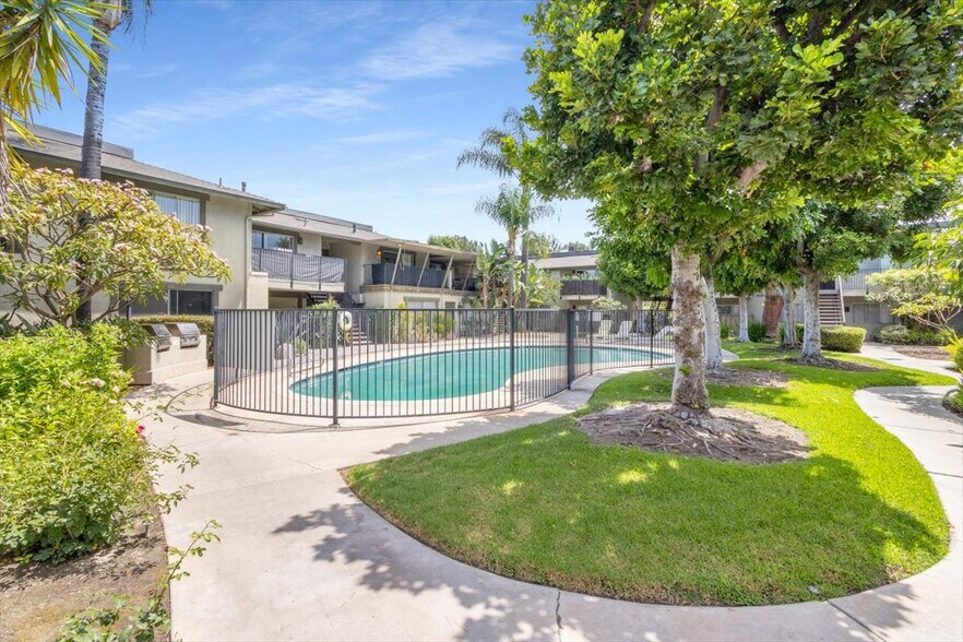 More Photos Of 2701 E La Palma Ave, Anaheim Apartments For Sale