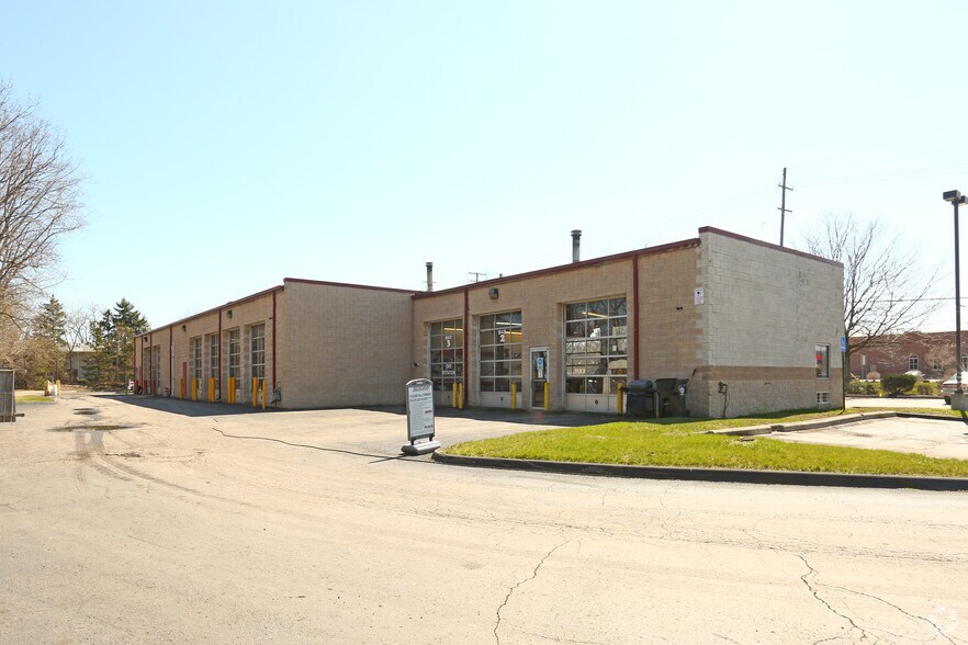More Photos Of 51300-52300 W Huron River Dr, Belleville Auto Repair For Lease
