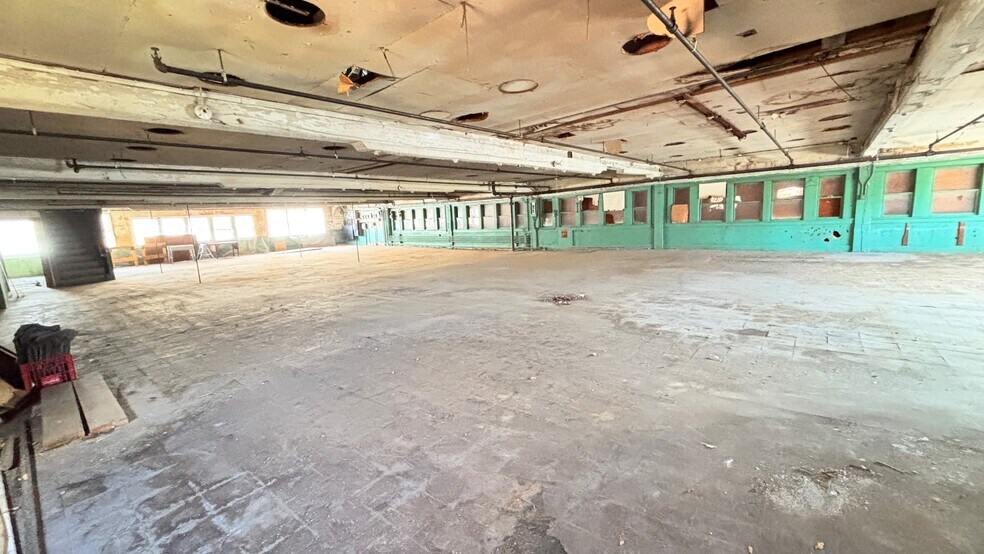 More Photos Of 515 Columbia St, Hudson Warehouse For Sale
