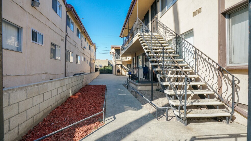 More Photos Of 8419-8425 S Western Ave, Los Angeles Apartments For Sale