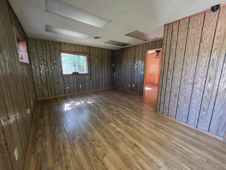 More Photos Of N12757 Rindahl Valley Rd, Osseo Warehouse For Lease
