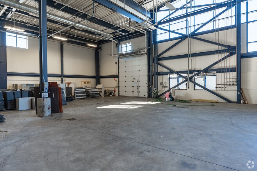 More Photos Of 71 Frankland Rd, Hopkinton Manufacturing For Lease