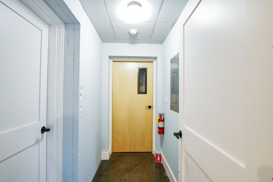 More Photos Of 1 Johnny Cake Hill, New Bedford Storefront Retail Office For Lease