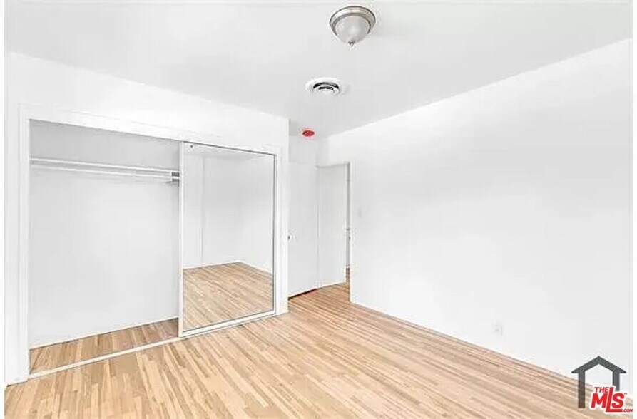 More Photos Of 5846-5852 1/2 Woodman Ave, Van Nuys Apartments For Sale