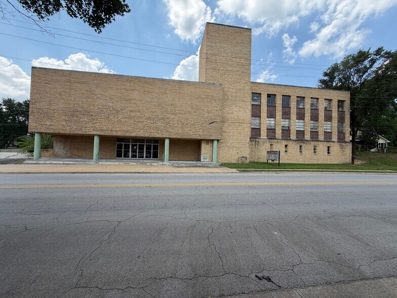 Primary Photo Of 1335 Quindaro Blvd, Kansas City Flex For Sale