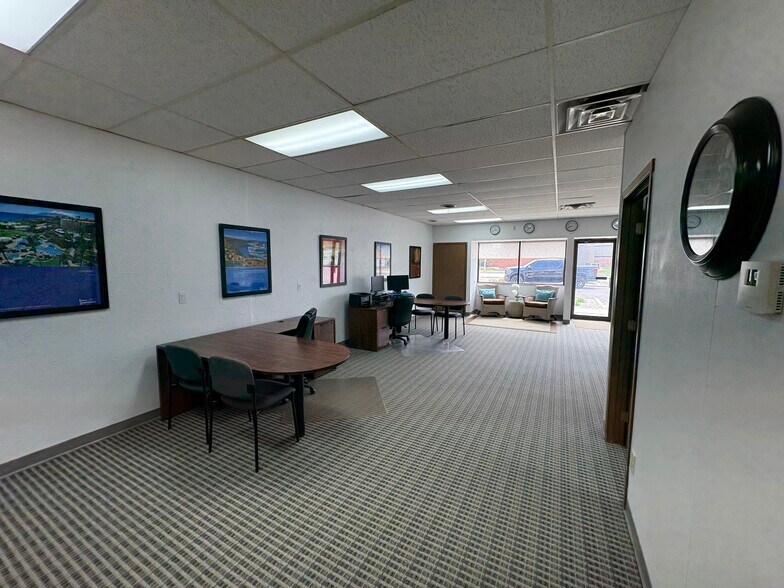 More Photos Of 5604 W 41st St, Sioux Falls Office For Sale