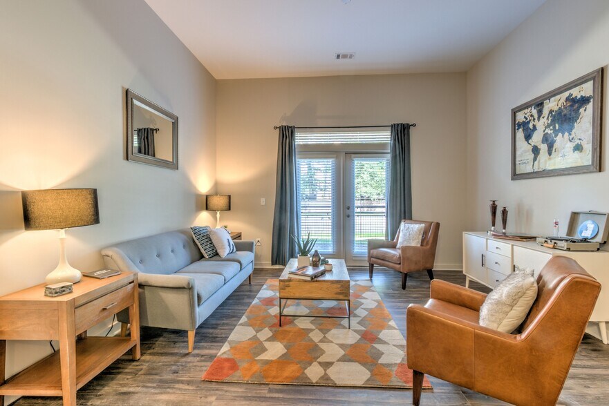 More Photos Of 395 S Highland St, Memphis Apartments For Lease