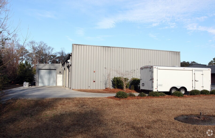 More Photos Of 2809 Roger Lacey Ave, Savannah Light Distribution For Lease