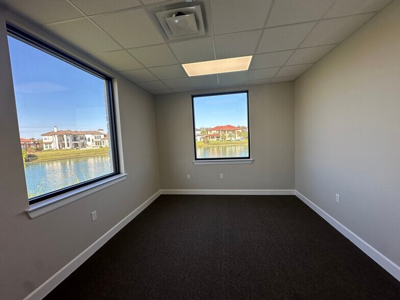 More Photos Of 5501 Cabrera Dr, Sugar Land Unknown For Lease