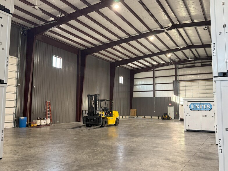 More Photos Of 2800 W Albany St, Broken Arrow Warehouse For Sale