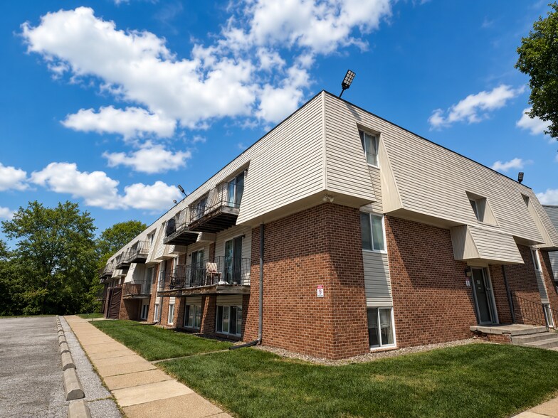More Photos Of 7810 Blondo St, Omaha Apartments For Sale