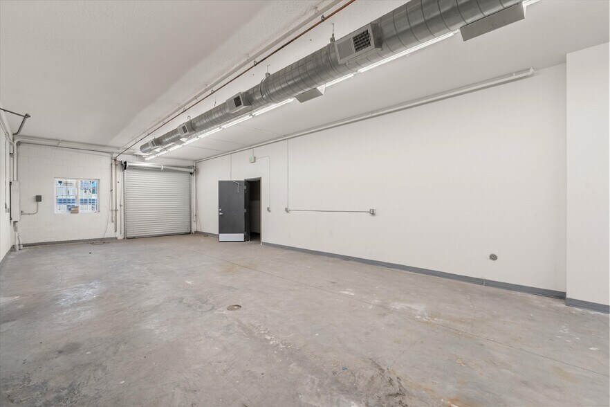 More Photos Of 7018 1/2 Darby Ave, Reseda Industrial For Lease