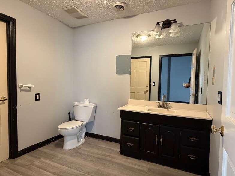 More Photos Of 139 New Hope Rd, Lawrenceville Warehouse For Sale