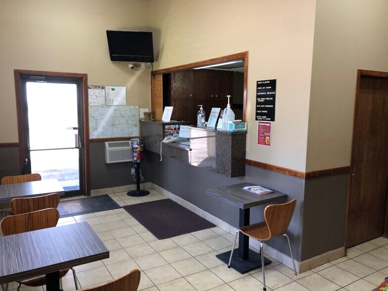 More Photos Of 1757 N US Highway 71, Carroll Hotel For Sale