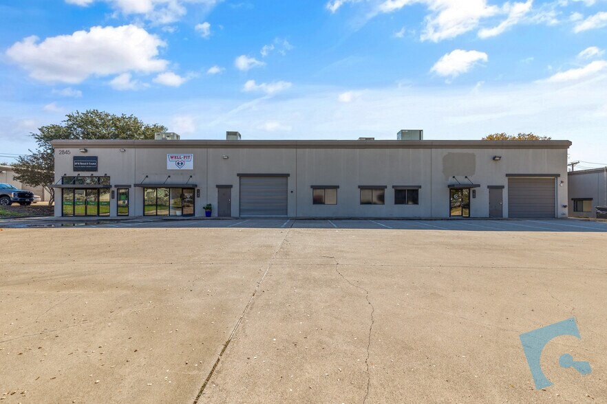 More Photos Of 2845 Exchange Blvd, Southlake Showroom For Lease