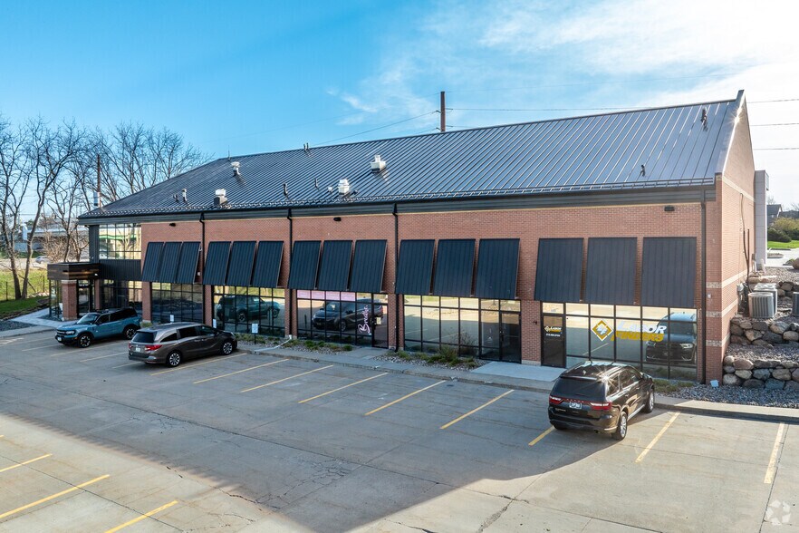 More Photos Of 1300 50th St, West Des Moines Unknown For Lease