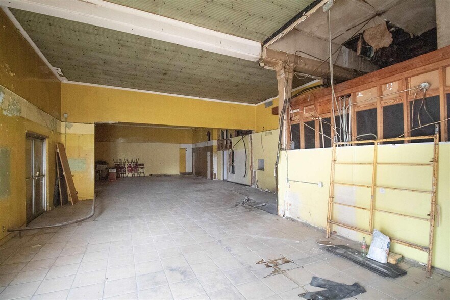 More Photos Of 620 San Agustin Ave, Laredo Storefront Retail Office For Sale