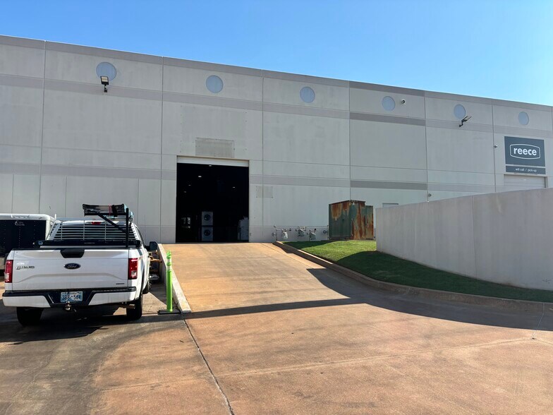 More Photos Of 501 NE 122nd St, Oklahoma City Warehouse For Lease