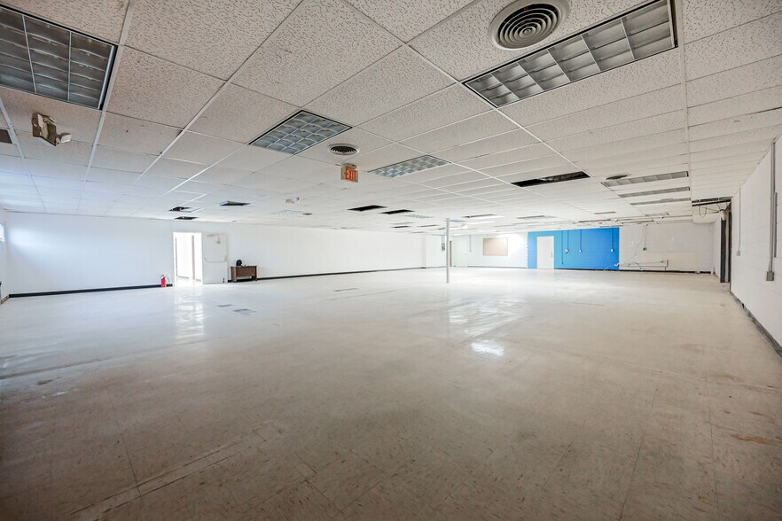 More Photos Of 20 Willow Springs Cir, York Warehouse For Lease