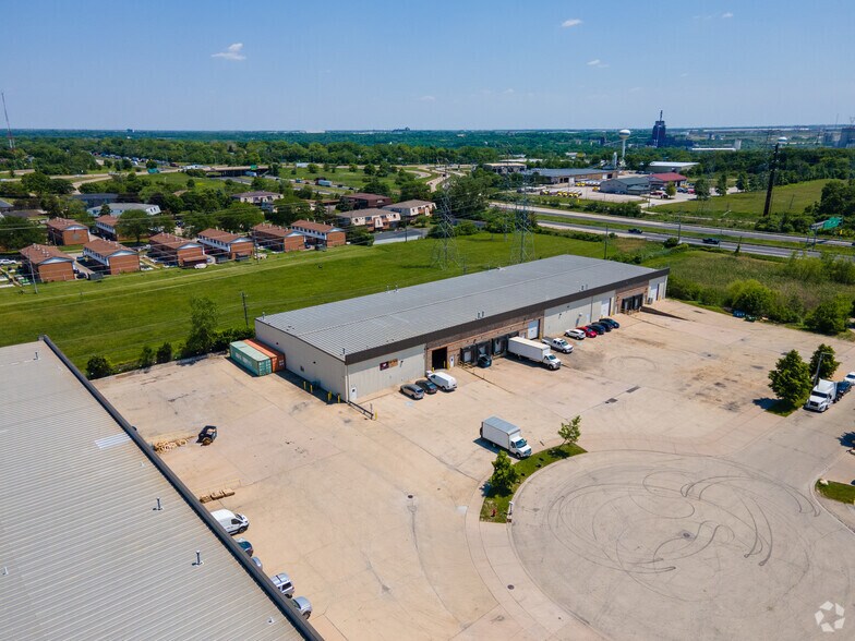 More Photos Of 510-530 Oakleaf Ct, Joliet Warehouse For Lease