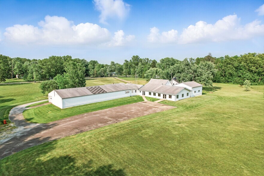 More Photos Of 4085 / 4086 State Route 422, Southington Showroom For Sale