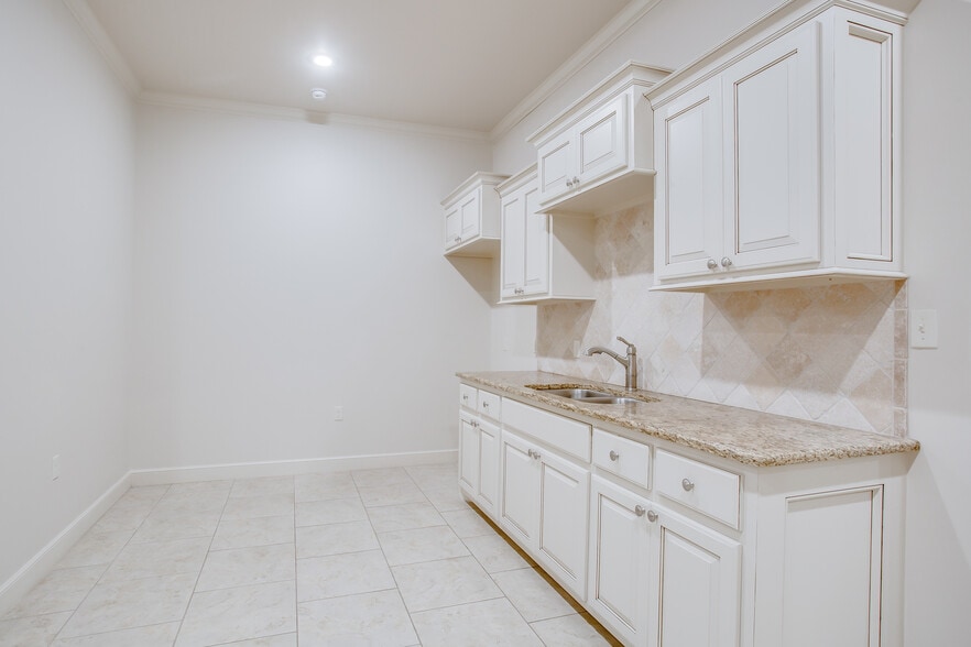 More Photos Of 5760 40th St, Lubbock Office For Lease