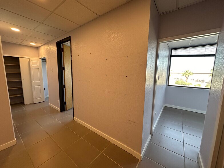 More Photos Of 1280 Hawkins Blvd, El Paso Office For Lease