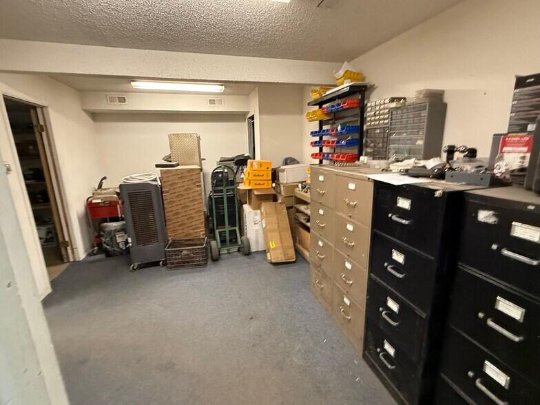 More Photos Of 1408 W Quincy Ave, Englewood Manufacturing For Lease