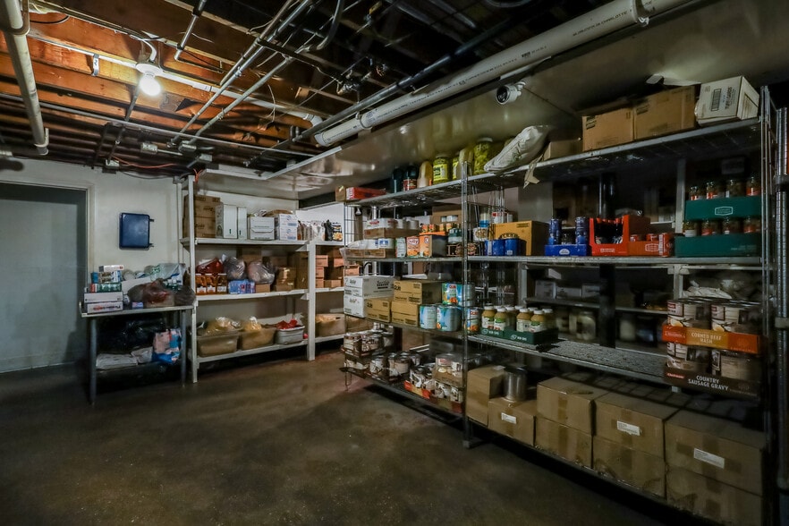 More Photos Of 2604 Custer St, Manitowoc General Retail For Sale