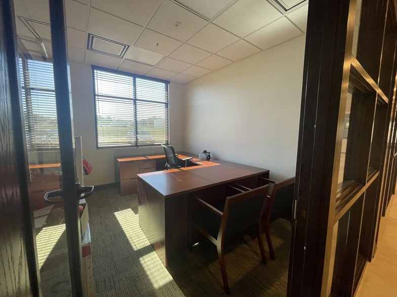 More Photos Of 2220 Sam Rayburn Hwy, Melissa Medical For Lease