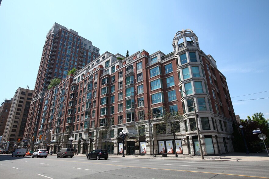 More Photos Of 38 Avenue Rd, Toronto Apartments For Sale