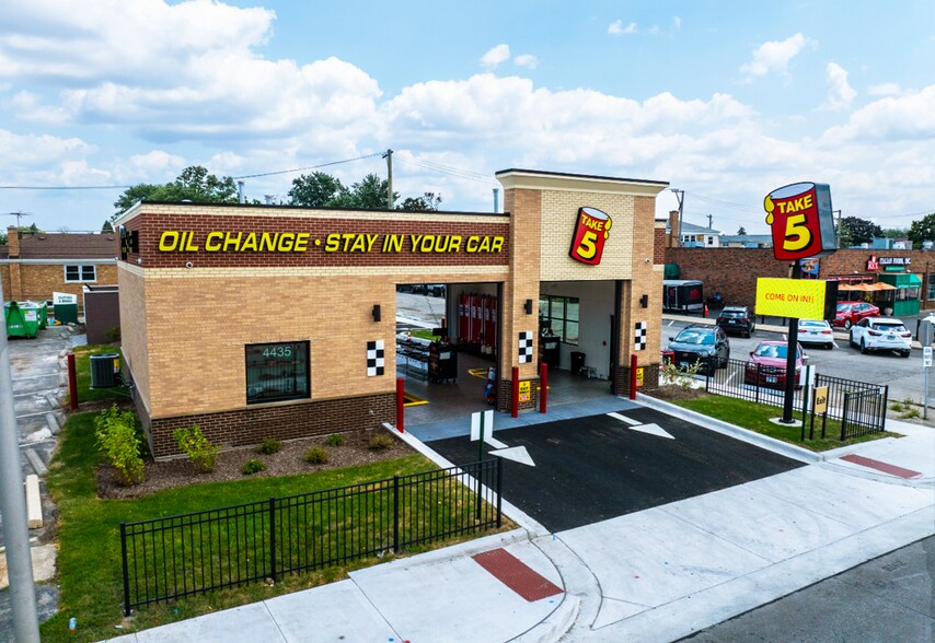 Primary Photo Of 4435-4437 N Harlem Ave, Norridge Freestanding For Sale