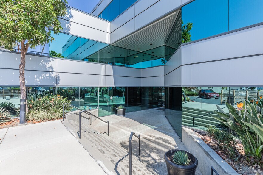More Photos Of 5963 La Place Ct, Carlsbad Office For Lease
