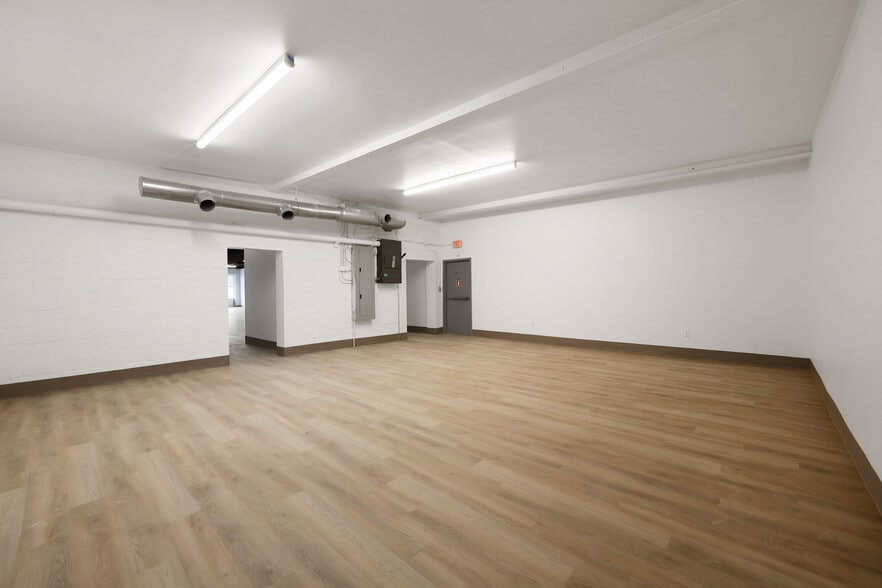 More Photos Of 937 Winchester Rd, Lexington Storefront For Lease