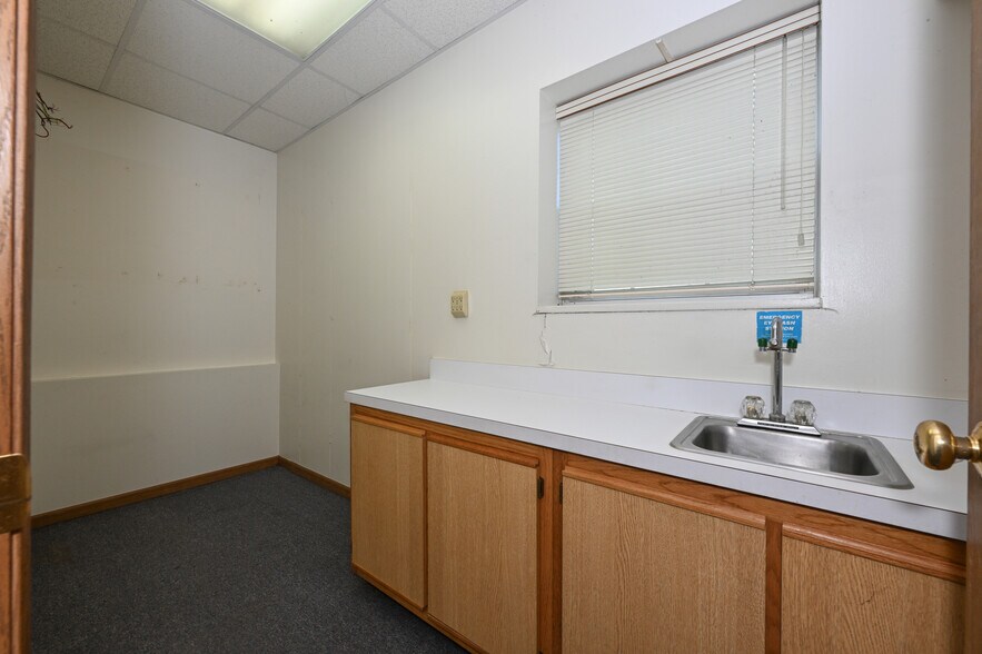 More Photos Of 6942 State Route 44, Ravenna Medical For Sale