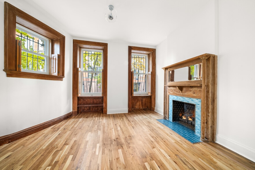 More Photos Of 402 W 20th St, New York Apartments For Sale