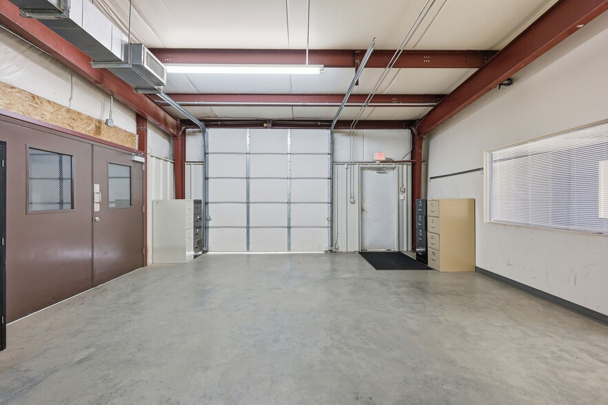 More Photos Of 3743 Old Flowery Branch Rd, Oakwood Warehouse For Lease