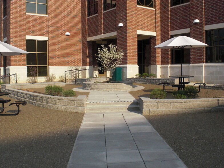 More Photos Of 781 Irving Wick Dr W, Heath Office For Lease