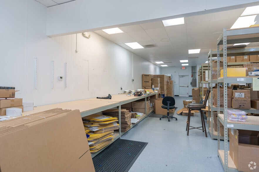 More Photos Of 12462 Natural Bridge Rd, Bridgeton General Retail For Lease