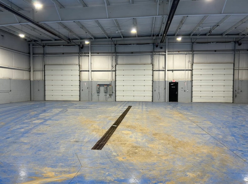 More Photos Of 450 S Glaspie St, Oxford Warehouse For Sale