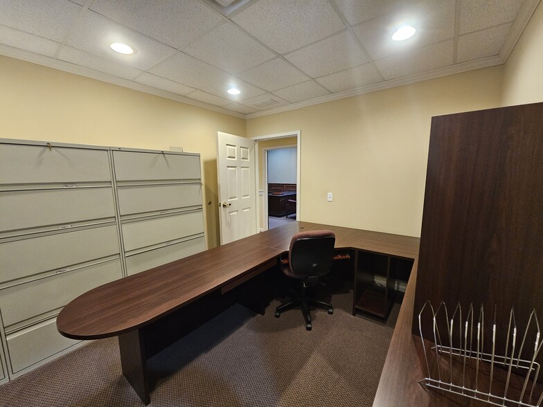 More Photos Of 32 Church St, Flemington Office Residential For Lease