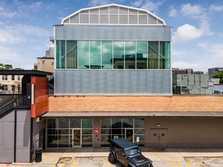 More Photos Of 2600 Travis St, Houston Freestanding For Lease