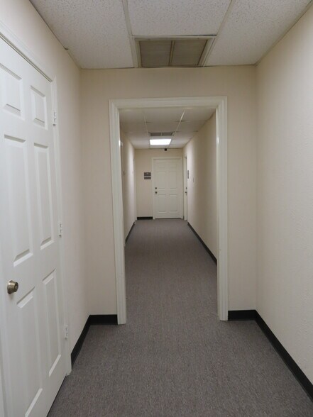 More Photos Of 1472 N Hampton Rd, DeSoto Office For Lease