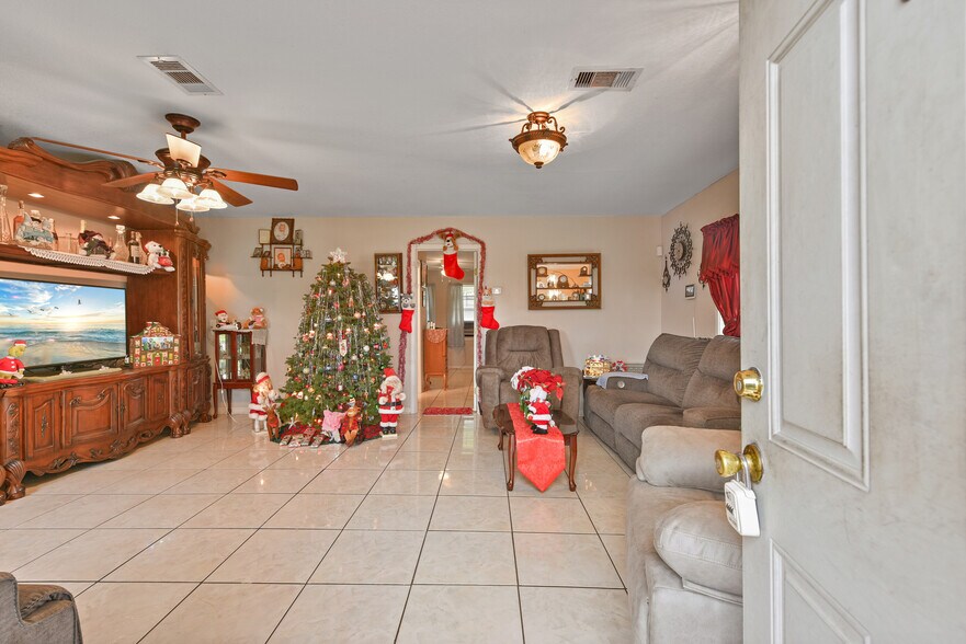 More Photos Of 1804 36th St N, Texas City Multifamily For Sale