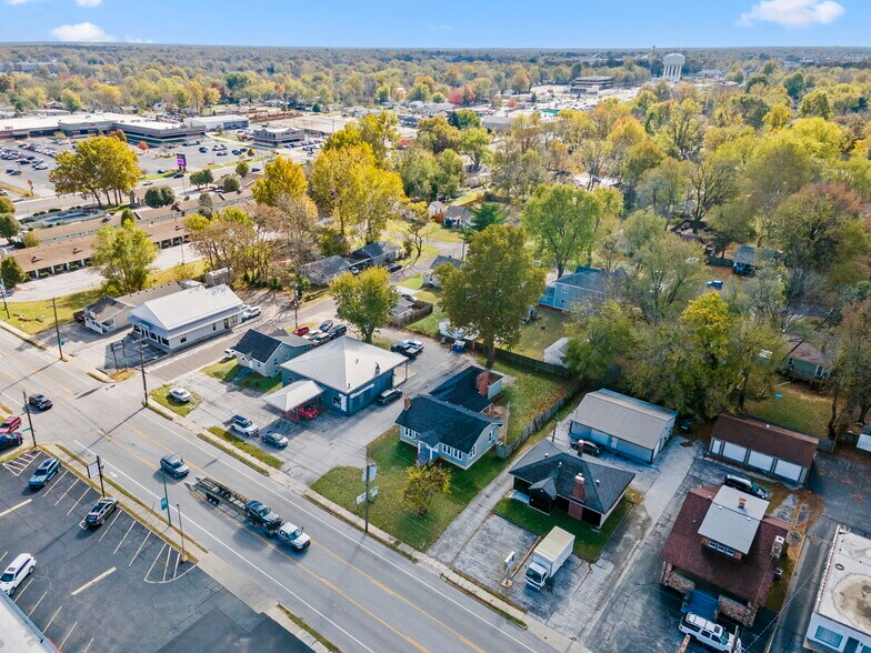More Photos Of 1658 Saint Louis St, Springfield Office For Lease