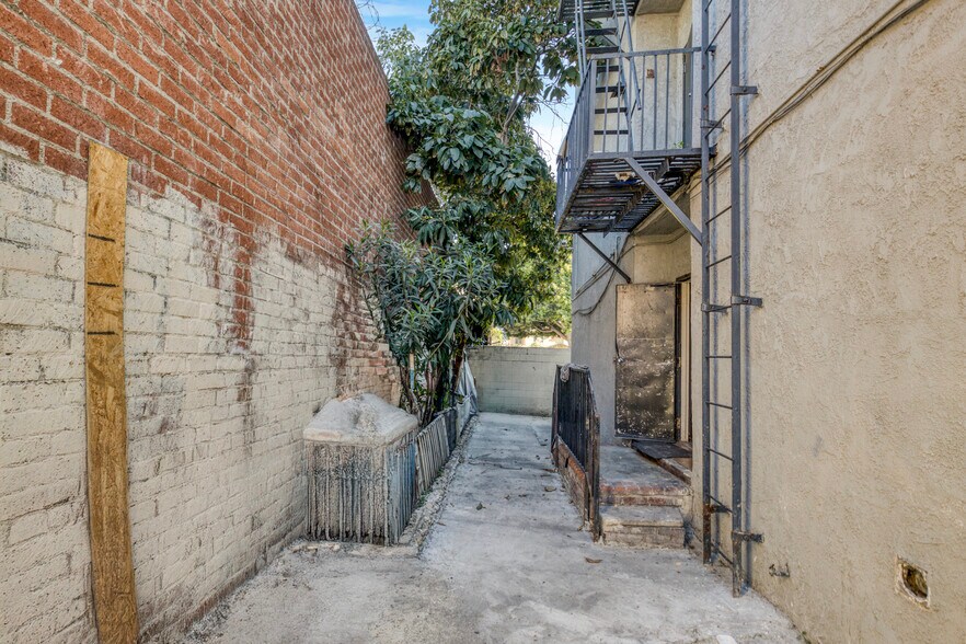 More Photos Of 1513 W 12th Pl, Los Angeles Apartments For Sale