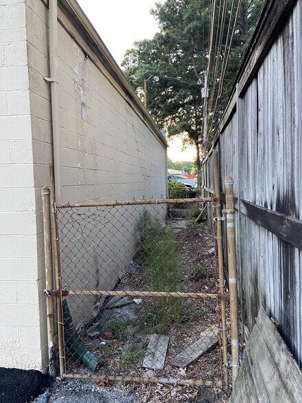 More Photos Of 10606 Warwick Blvd, Newport News General Retail For Sale