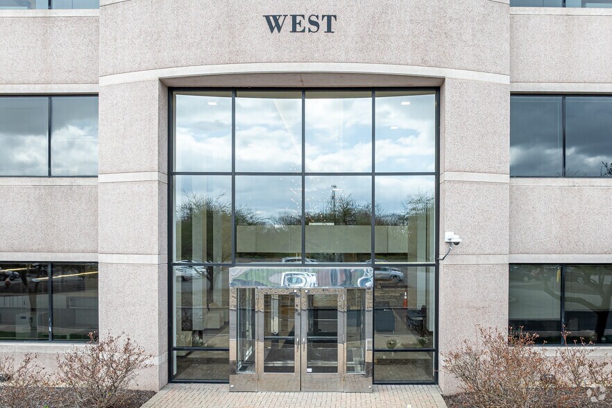 More Photos Of 200 Great Pond Dr, Windsor Office For Lease