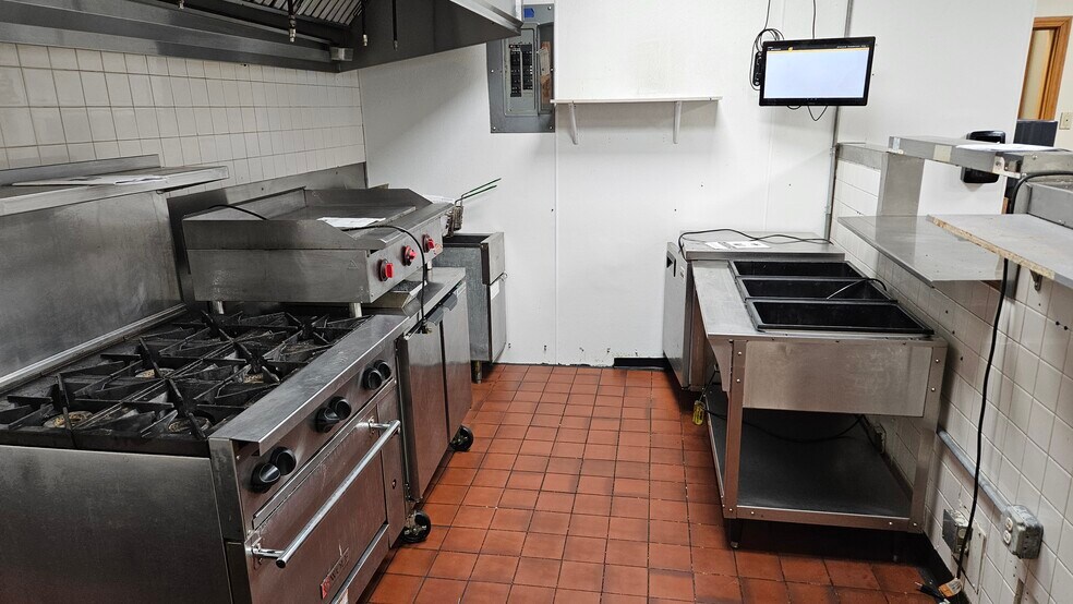 More Photos Of 325 E Main St, Milton Fast Food For Lease